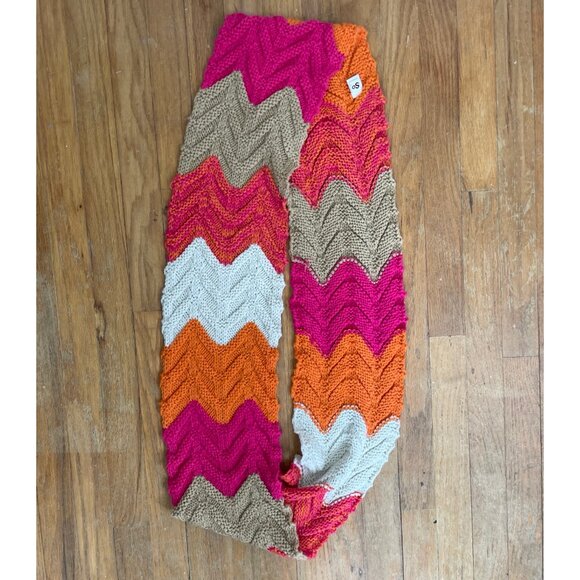 SO Knit Scarf Infinity Tan Orange Pink White Ribbed Knit Zig Zag Chevron NWOT - Picture 1 of 3